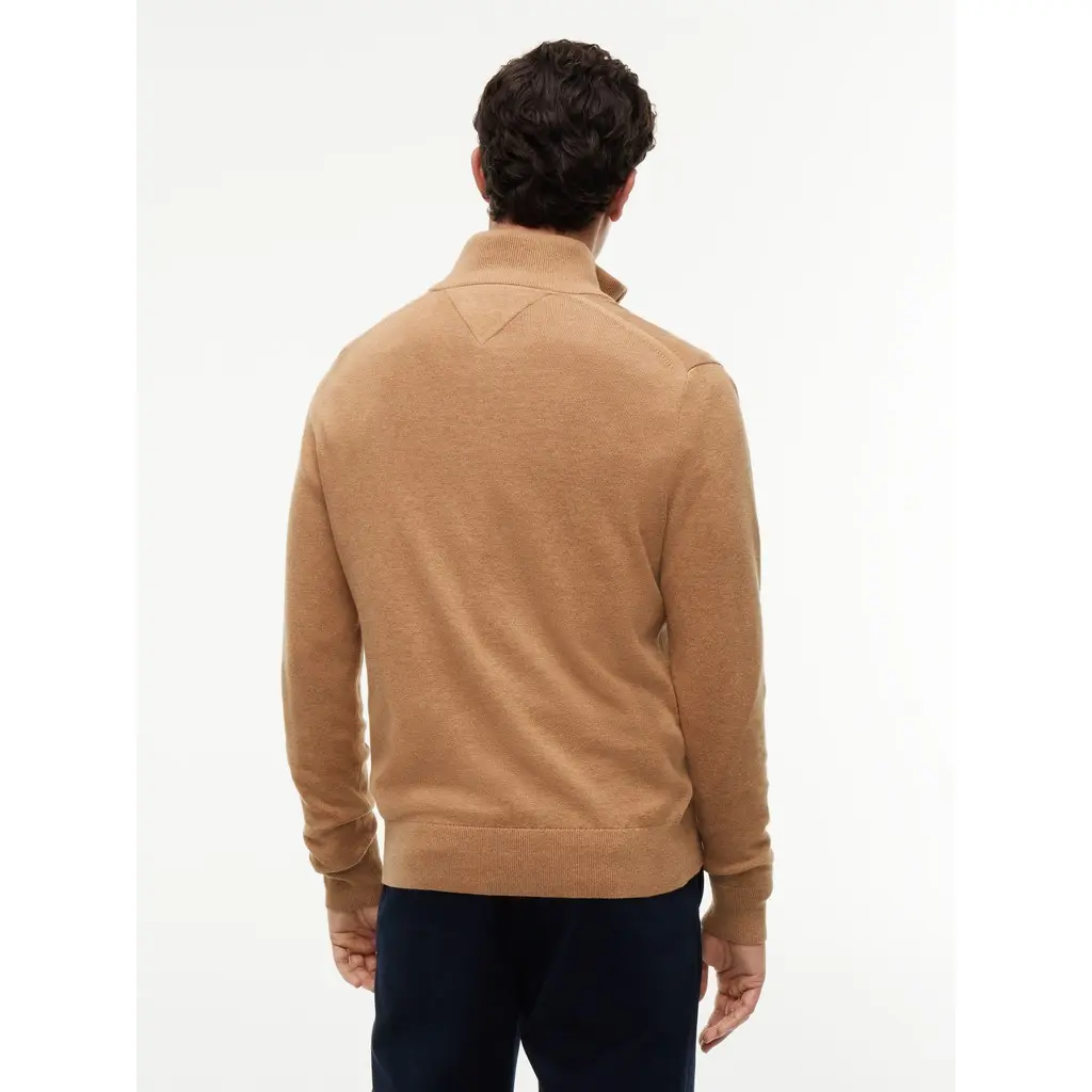 Tommy-Hilfiger-miesten-beige-neulepaita-pystykauluksella-ja-puolivetoketjulla
