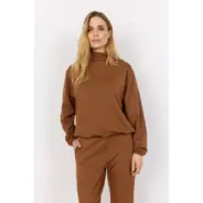 soyaconcept_naisten-rento-nyorihelmainen-collegepusero-poolokauluksella_banu-nyorihelmacollege