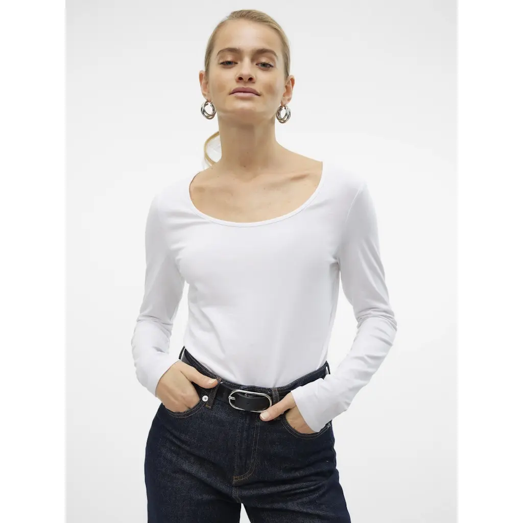 VERO-MODA_valkoinen-perustrikoopaita-pitkalla-hihalla-naisille