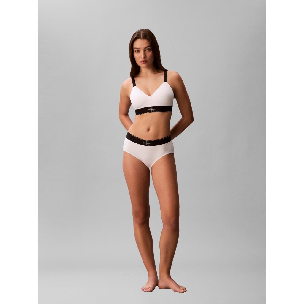 Calvin-Klein_kevyesti-topatut-liivit_valkoinen