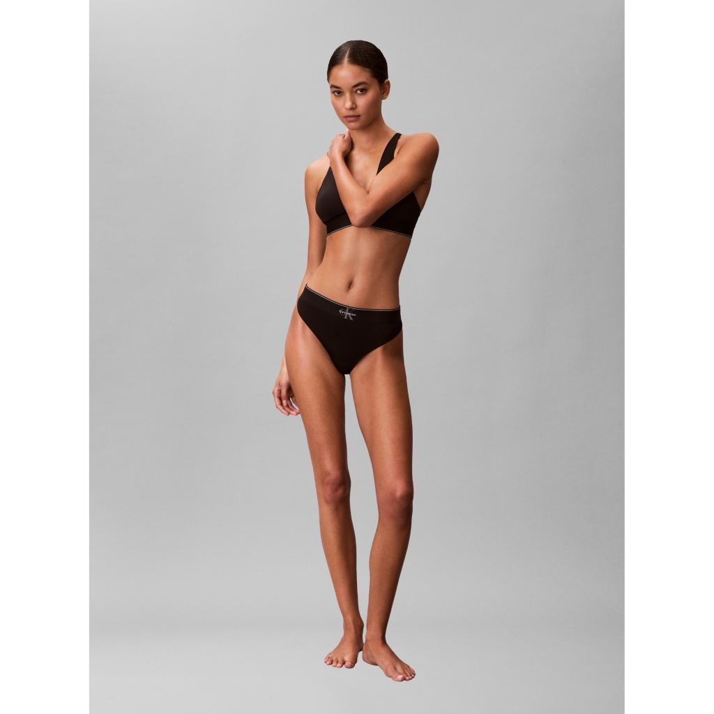 Calvin-Klein_naisten-mustat-stringit