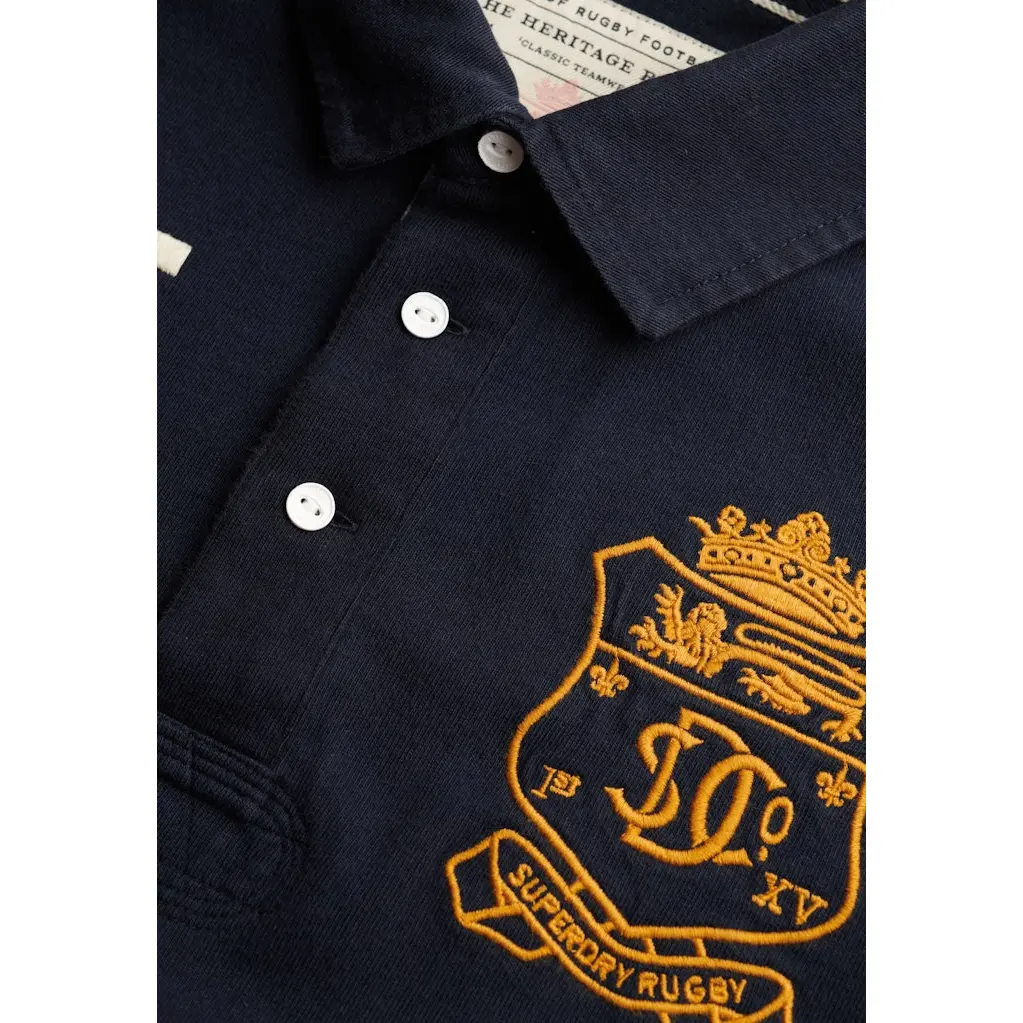Superdry_miesten-tummansinein-pikeepaita-brodeerauksella