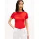 Tommy-Hilfiger_punainen-puuvillainen-t-paita-kultaisilla-nappiyksityiskohdilla