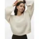 VERO-MODA_naisten-luonnonvalkoinen-pehmea-neule-jota-voit-kayttaa-kahdella-tapaa