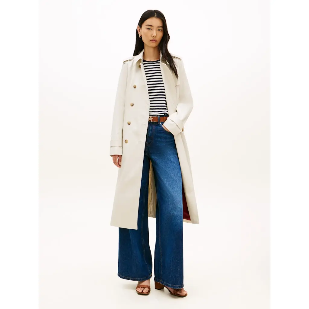 Tommy-Hilfiger_naisten-vaaleanbeige-pitka-trenssitakki-kevaaseen-ja-syksyyn
