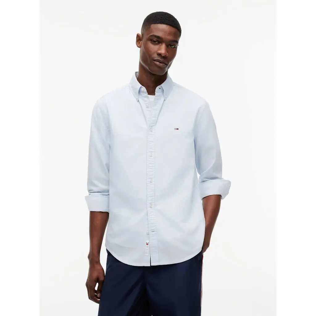 Tommy-Jeans_vaaleansininen-puuvillainen-miesten-rennon-siisti-kauluspaita