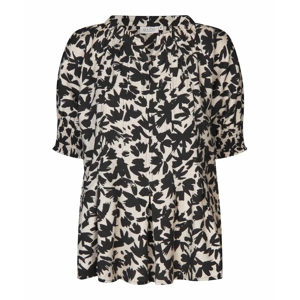 Masai_musta-beige-naisten-kuviollinen-viskoosipaita-a-linjaisella-helmalla-ja-lyhyilla-hihoilla