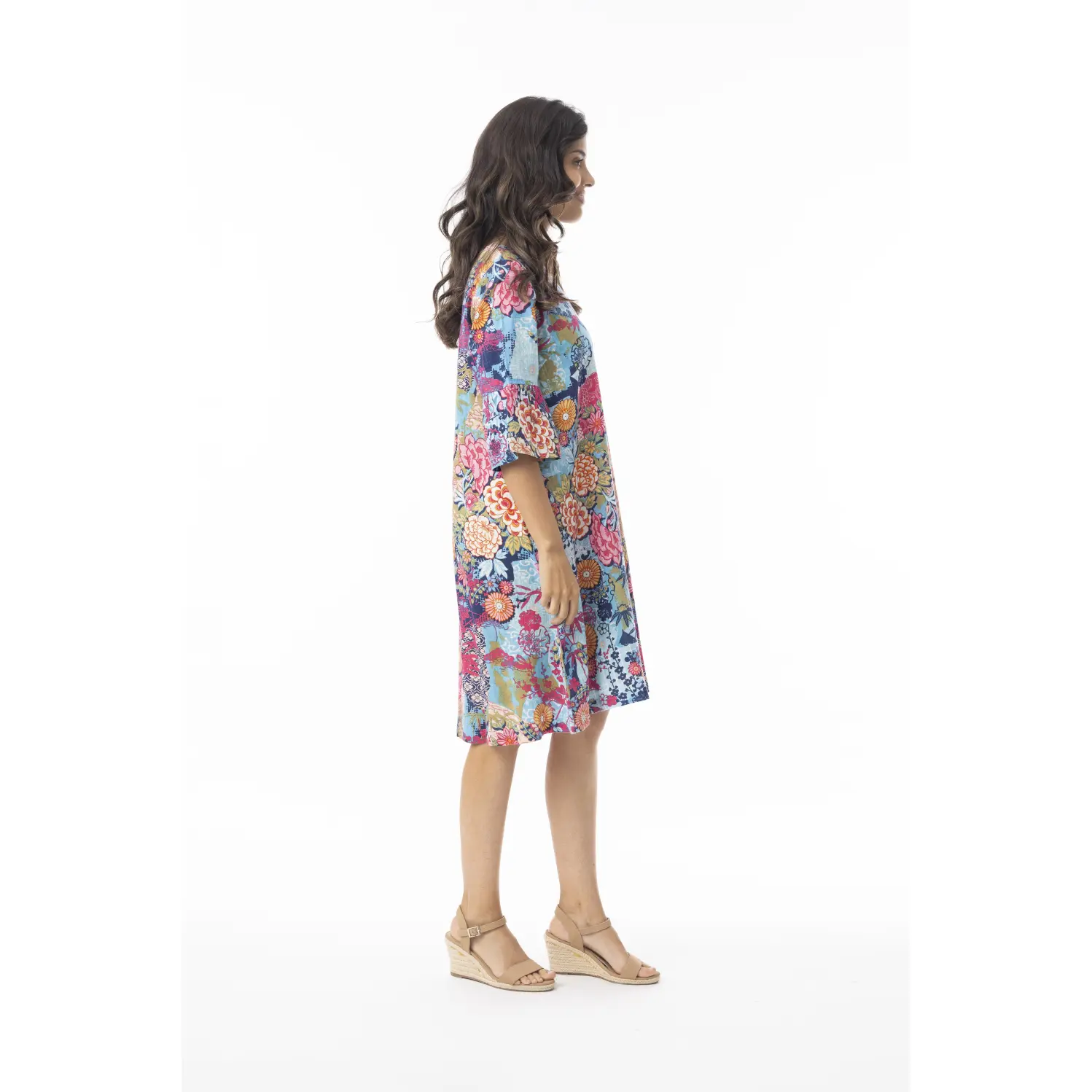 Orientique_kuviollinen-polvimittainen-a-linjainen-mekko-34-mittaisella-frillahihalla