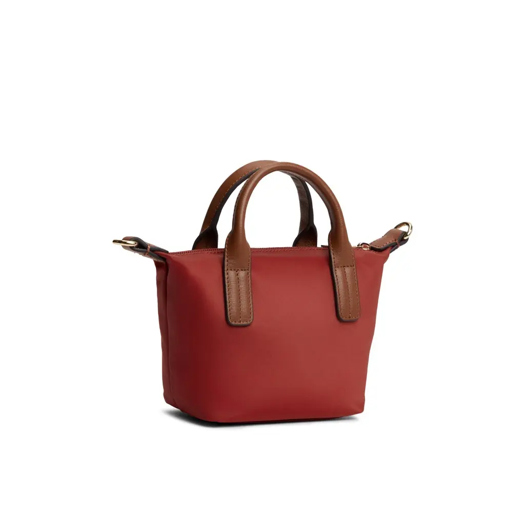 Tommy-Hilfiger-punainen-pieni-nailon-laukku-