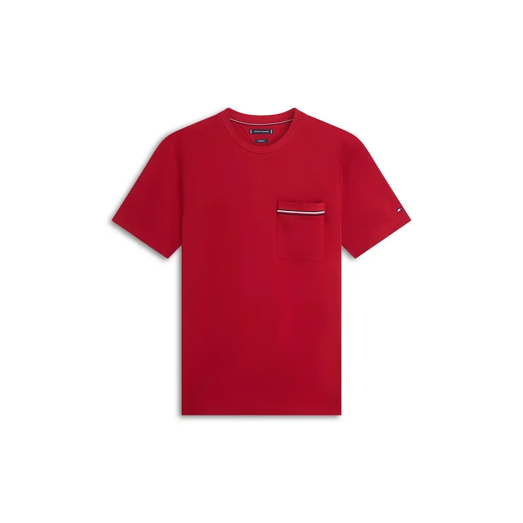 Tommy-Hilfiger_miesten-punainen-puuvillainen-t-paita-rintataskulla