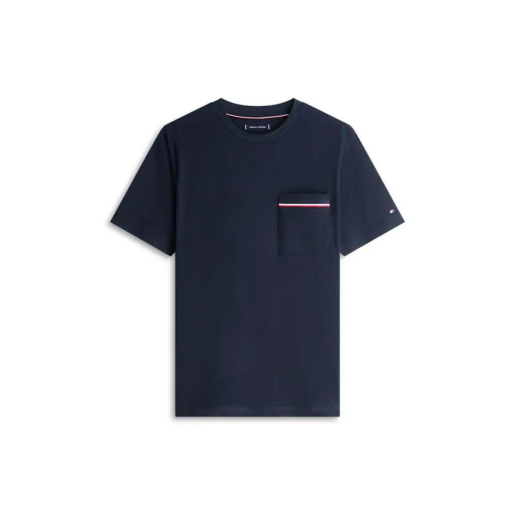 Tommy-Hilfiger_miesten-tummansininen-puuvillainen-t-paita-taskulla