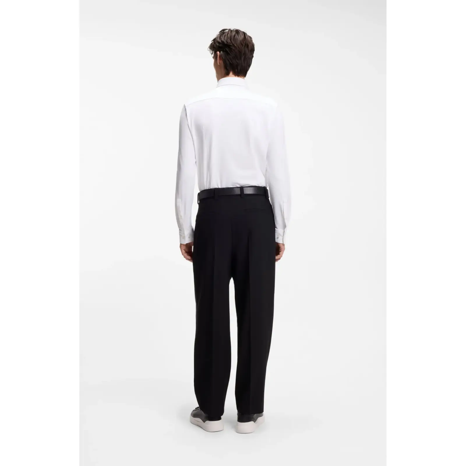 Hugo_miesten-valkoinen-joustava-ja-pehmea-slim-fit-kauluspaita_slim-performance-stretch