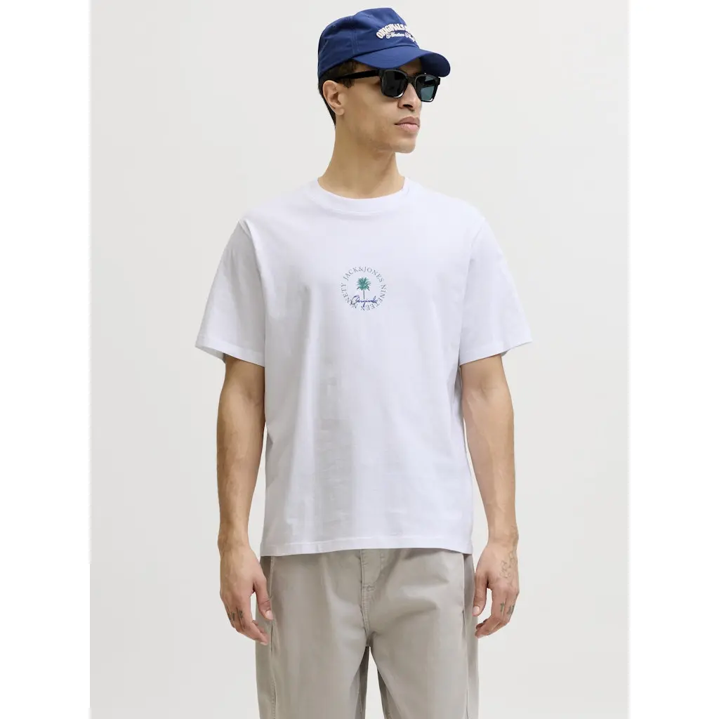JACKJONES_edullinen-miesten-valkoinen-t-paita-pienella-logolla
