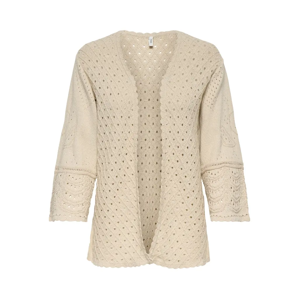 ONLY_beige-pitsikuvoitu-avonauletakki-leveilla-hihaoilla