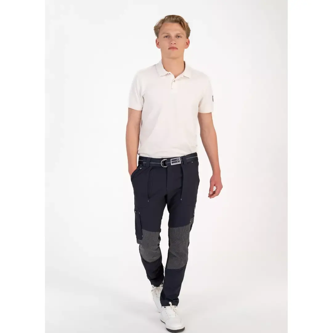 Pelle-P_miesten-sporttiset-tummansiniset-housut-vettahylkivalla-pinnalla