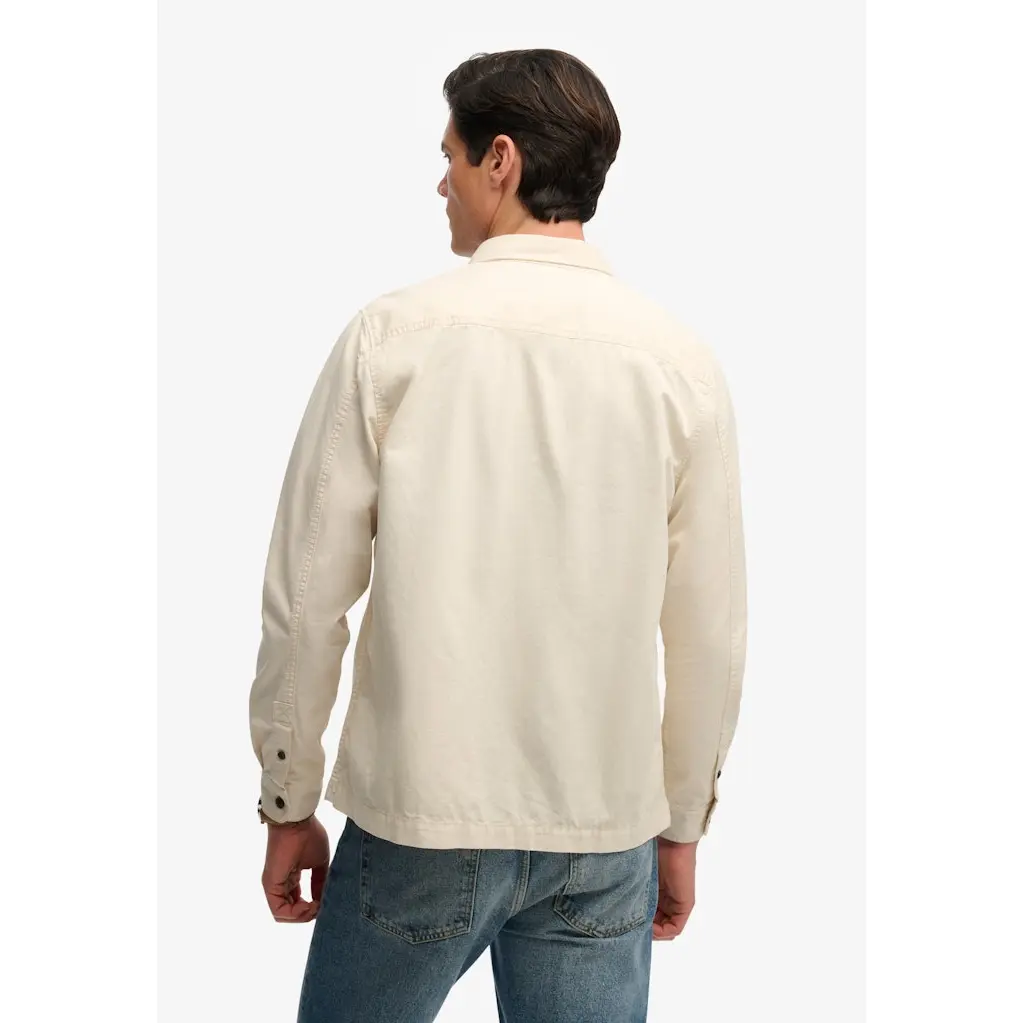 Superdry_miesten-vaaleanbeige-paitatakki-rintataskuilla