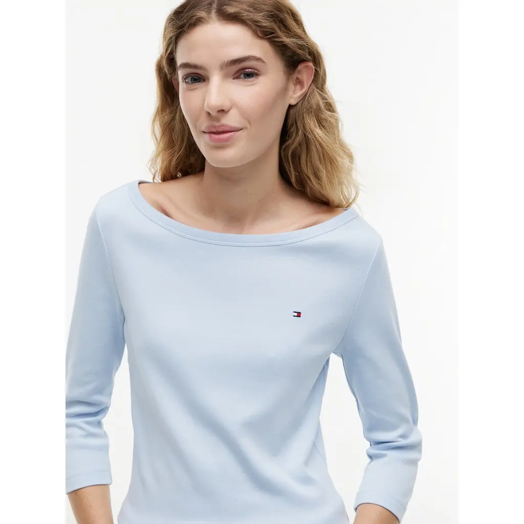 Tommy-Hilfiger-naisten-vaaleansininen-trikoopaita-venepaantiella