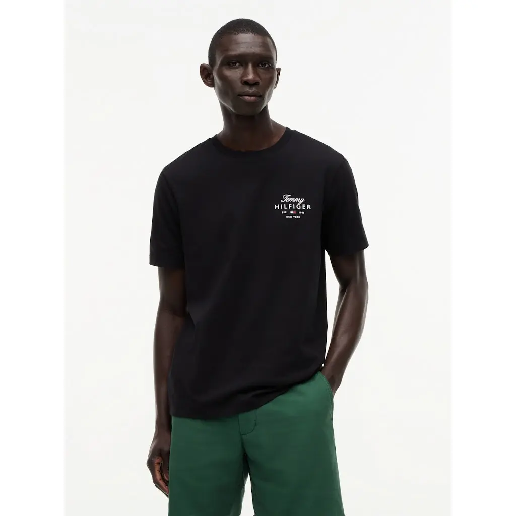 Tommy-Hilfiger_miesten-musta-logot-paita