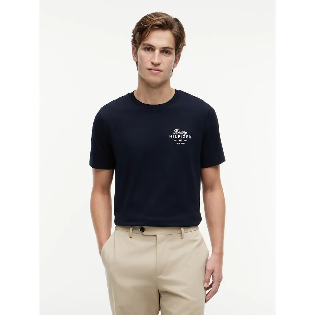 Tommy-Hilfiger_miesten-tummansininen-puuvillainen-logot-paita