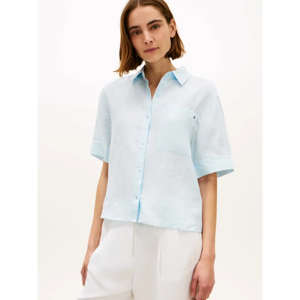 Tommy-Hilfiger_naisten-vaaleansininen-pellavapaita-lyhyella-hihalla