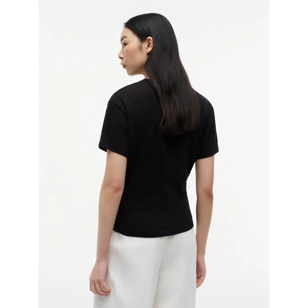 Tommy-Hilfiger_rento-puuvillainen-t-paita-solmittavalla-rusettiyksityiskohdalla