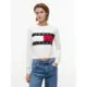 Tommy-Jeans_naisten-valkoinen-puuvillaneule-lippulogolla