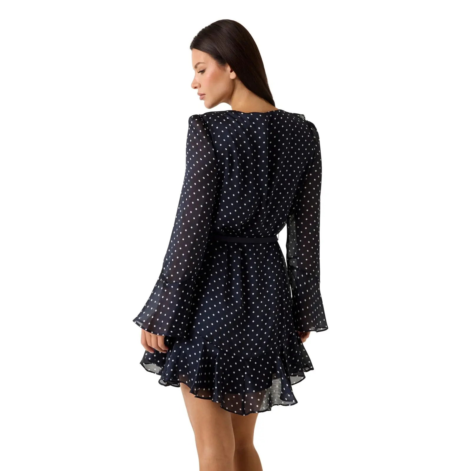 Guess-tummansininen-pilkullinen-sifonkimekko-royhelopaantiell-ja-koristevyolla_