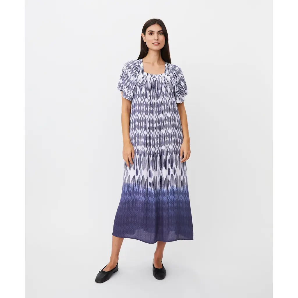 Masai_naisten-sini-valkoinen-kuviollinen-maximekko-perhoshihalla