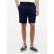 Tommy-Hilfiger_miesten-siistit-tummansiniset-chinoshortsit-brandatylla-vyolla_