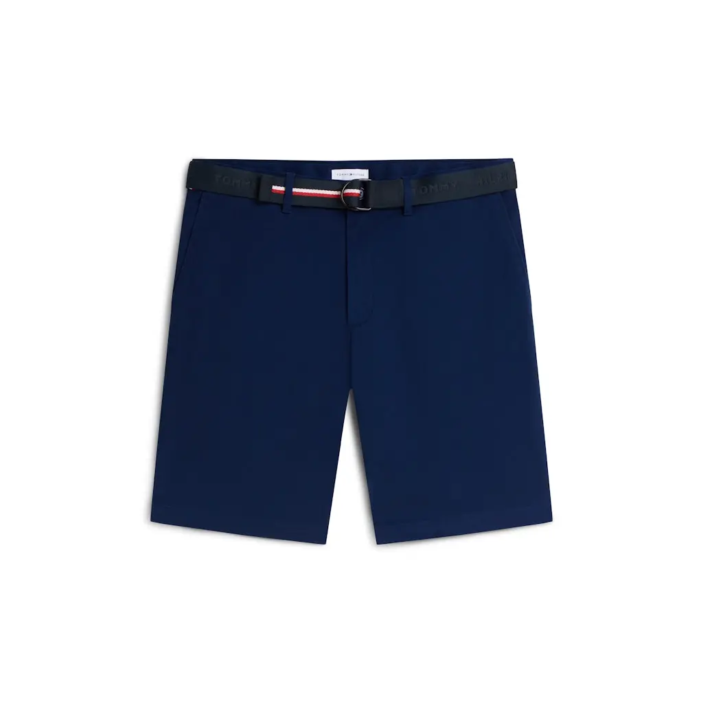 Tommy-Hilfiger_miesten-siistit-tummansiniset-chinoshortsit-brandatylla-vyolla_