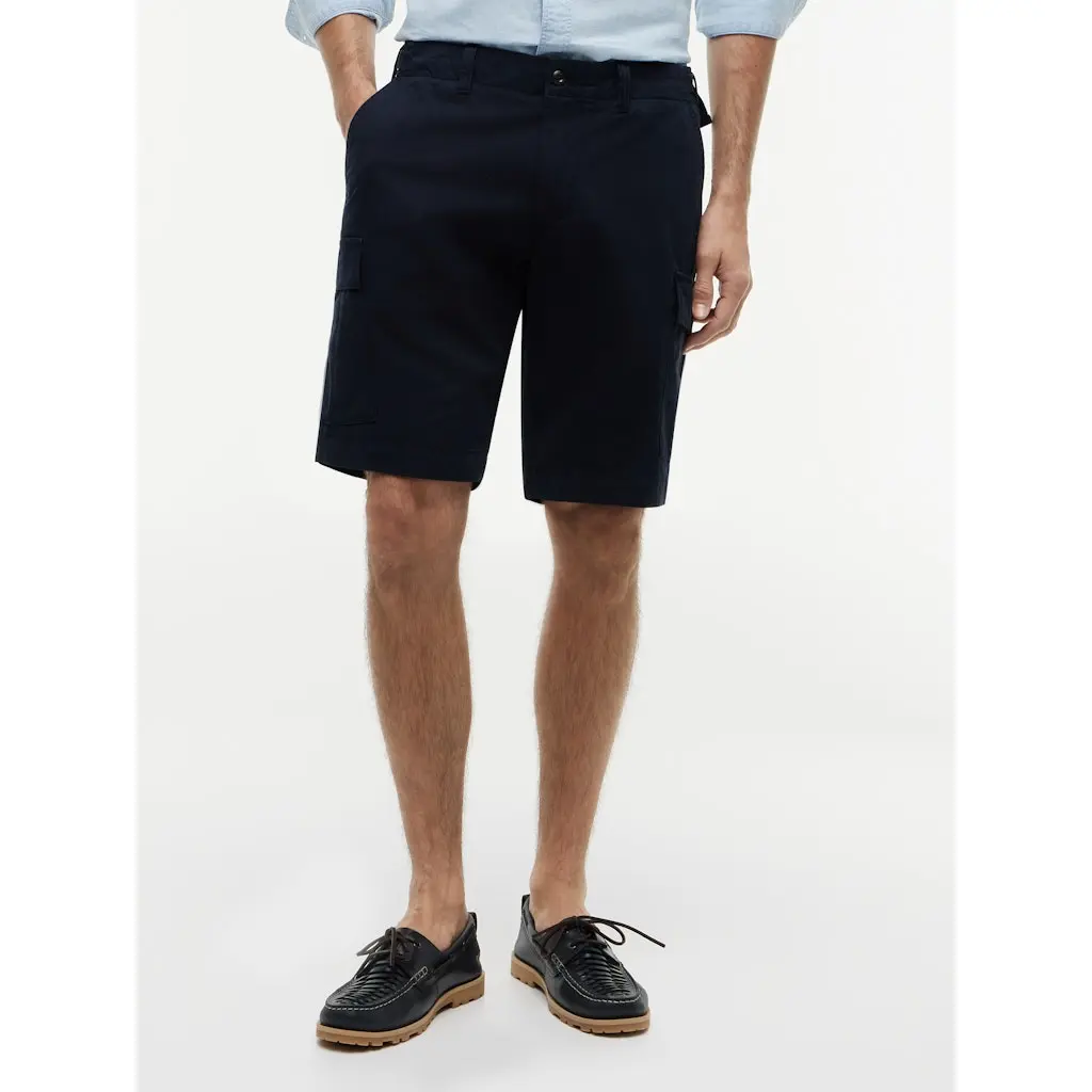 Tommy-Hilfiger_miesten-tummansiniset-reisitaskulliset-puuvillashortsit