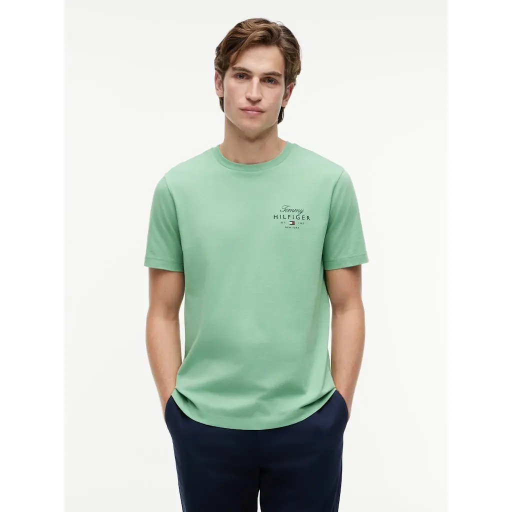 Tommy-Hilfiger_miesten-vihrea-logot-paita