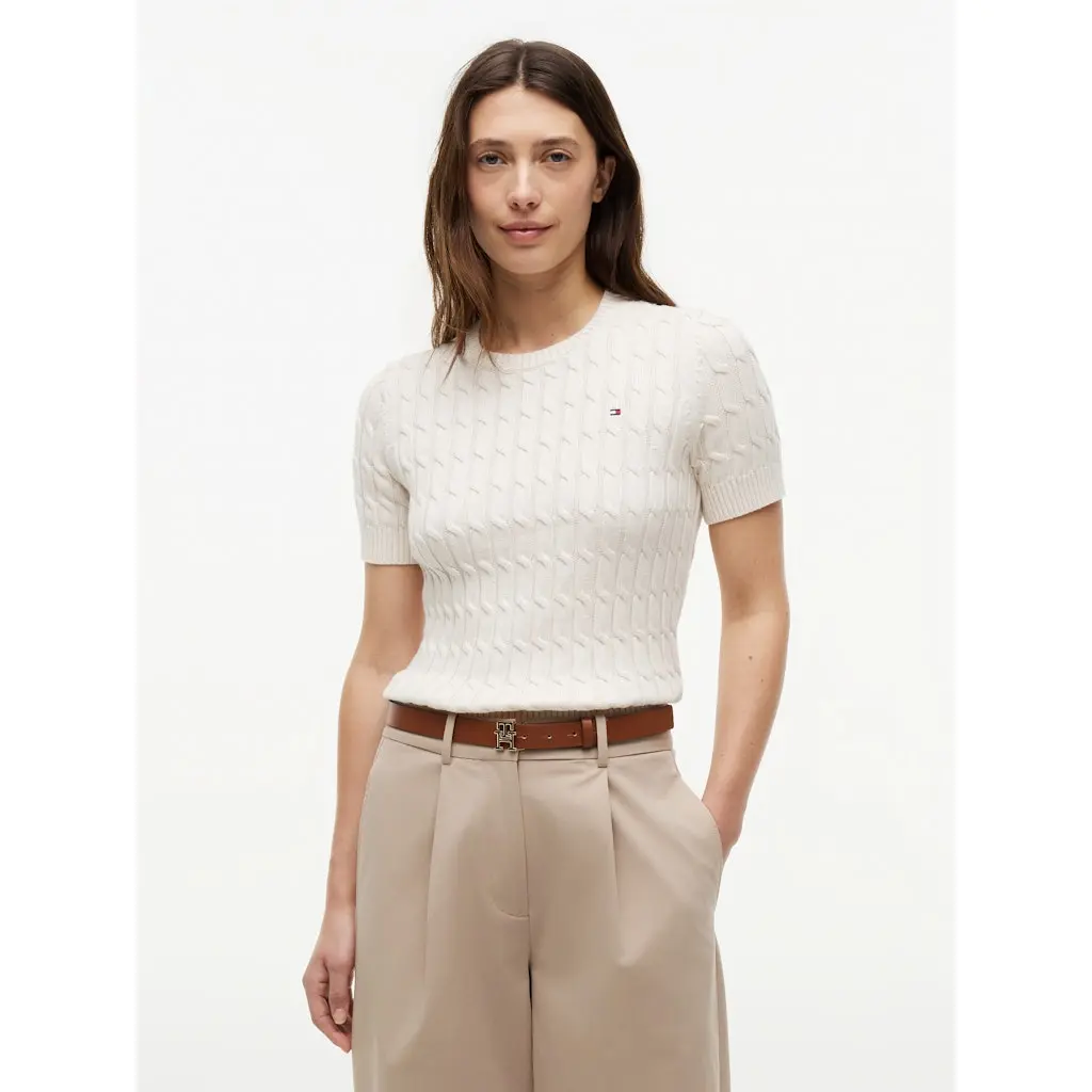 Tommy-Hilfiger_naisten-luonnonvalkoinen-lyhythihainen-palmikkoneule-logomerkilla