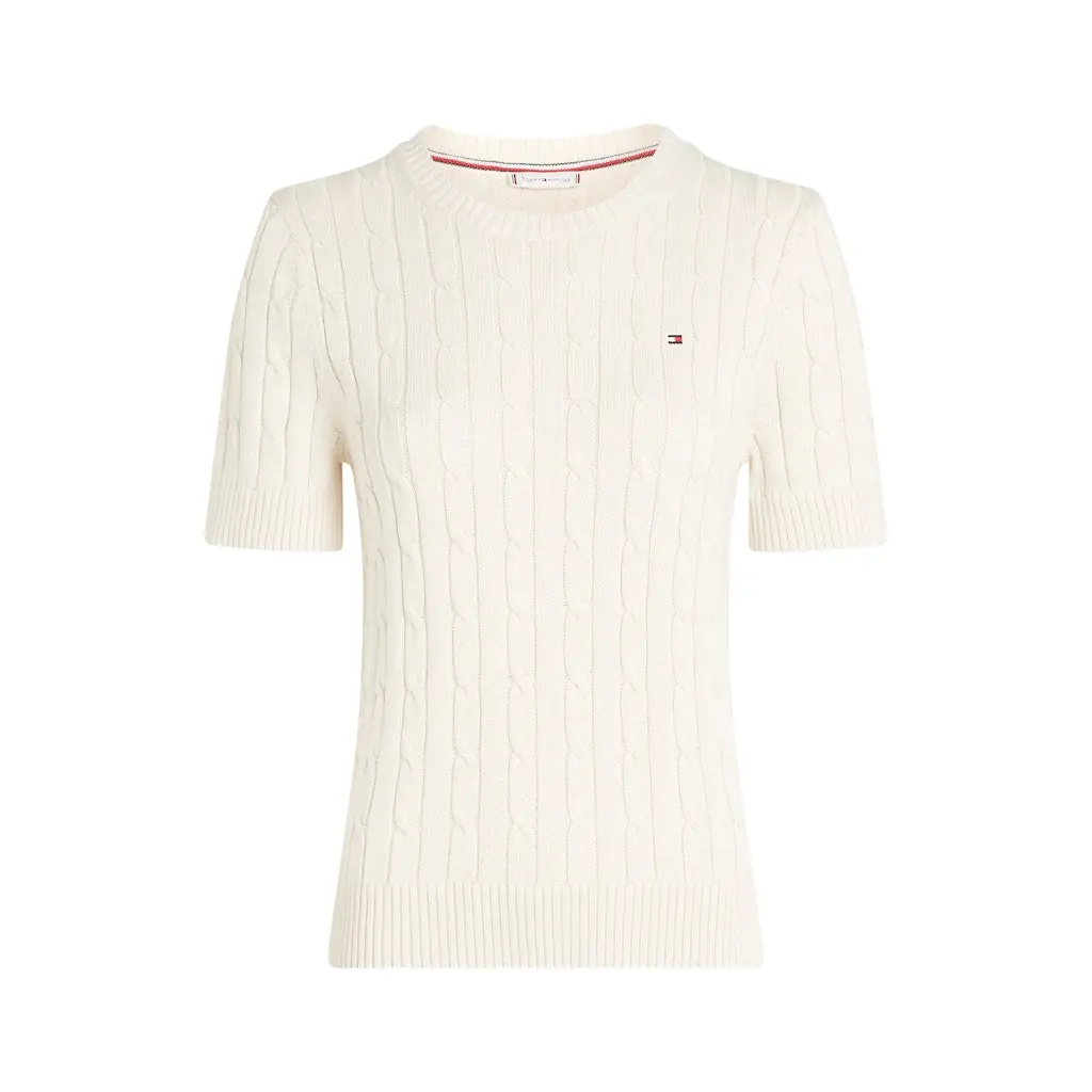 Tommy-Hilfiger_naisten-luonnonvalkoinen-lyhythihainen-palmikkoneule-logomerkilla