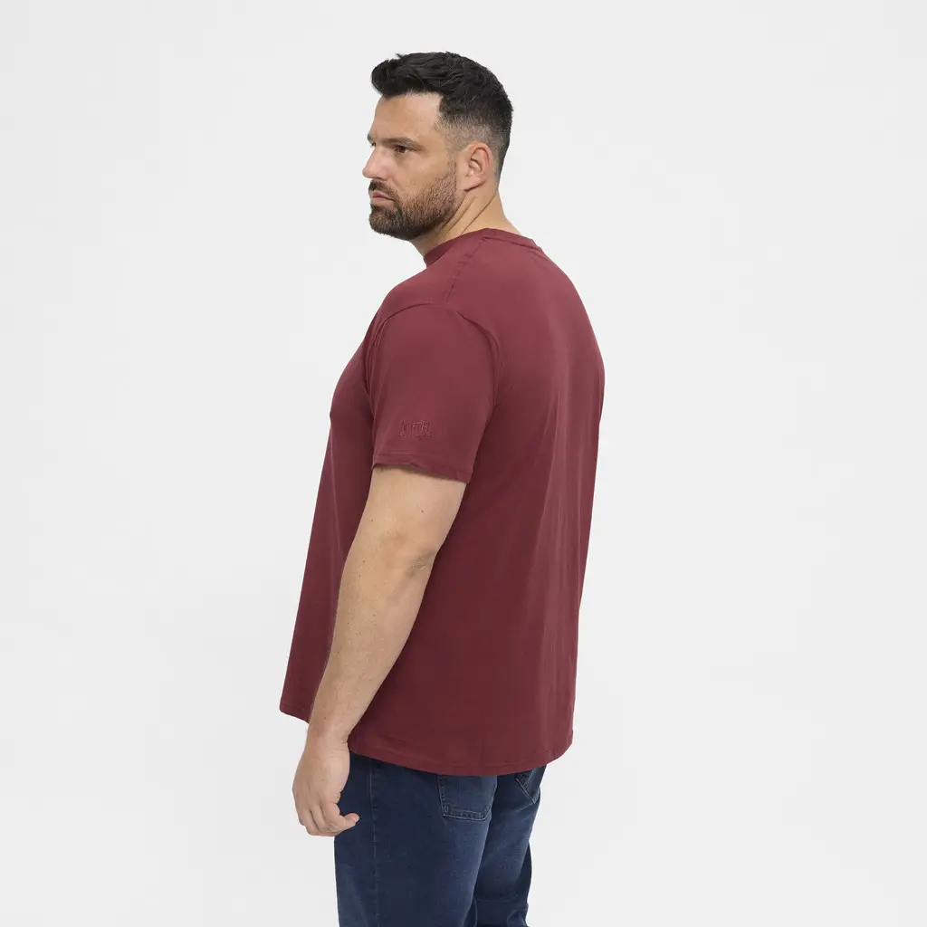 All-Size_miesten-pluskoon-viininpunainen-t-paita