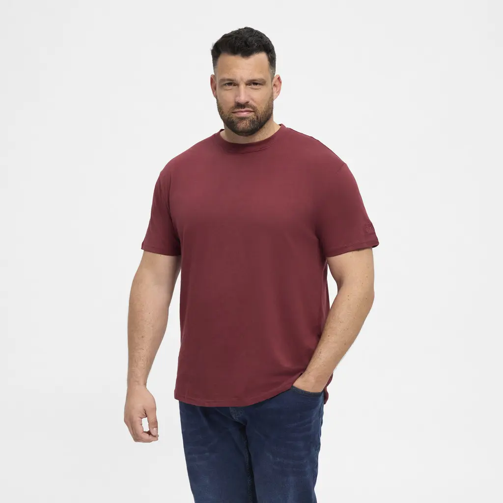 All-Size_miesten-pluskoon-viininpunainen-t-paita