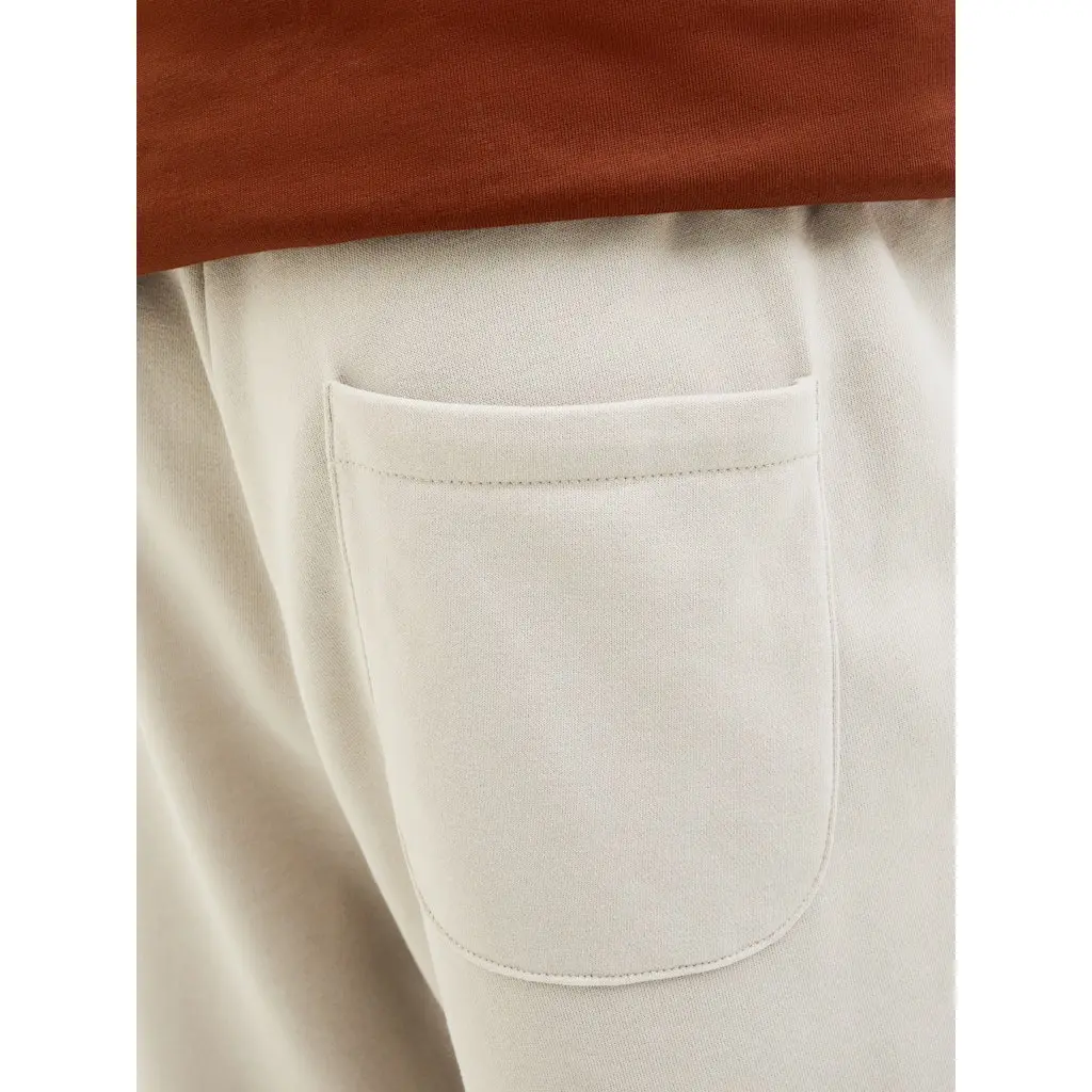 JACKJONES-miesten-beigen-savyiset-polvimittaiset-rennot-colelgeshortsit