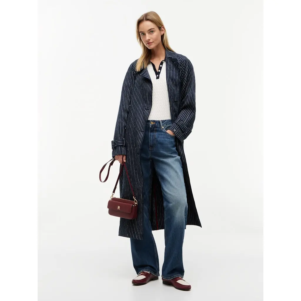 Tommy-Hilfiger-naisten-viininpunainen-olkalaukku