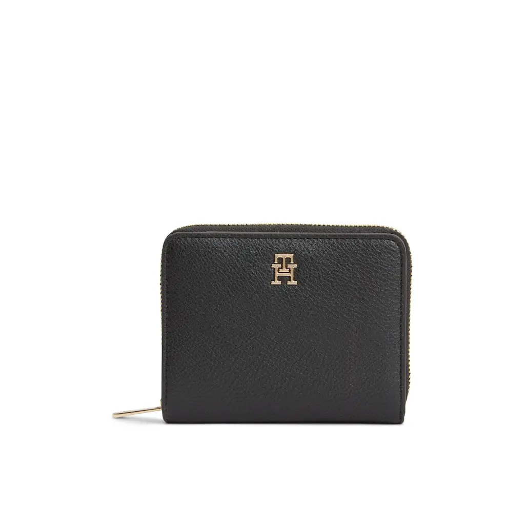 Tommy-Hilfiger_naisten-musta-pieni-lompakko