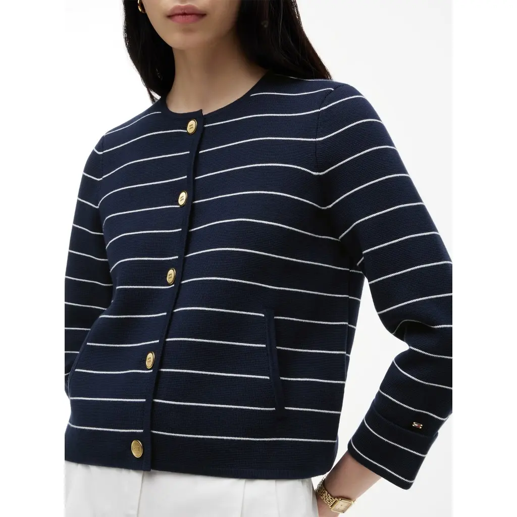 Tommy-Hilfiger_naisten-tummansininen-nappineuletakki-valkoisella-kapealla-raidoituksella