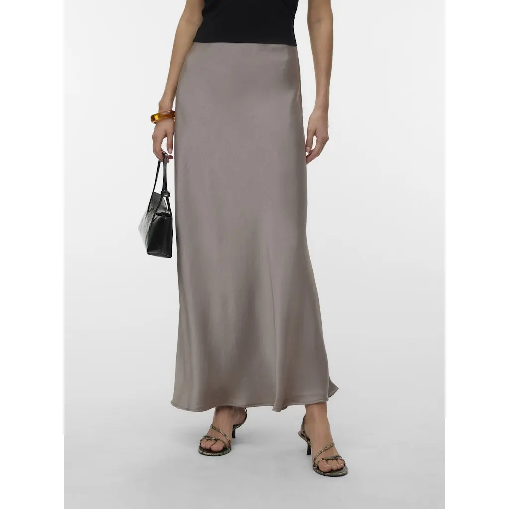 VERO-MODA_beige-naisten-a-linjainen-satiinihame