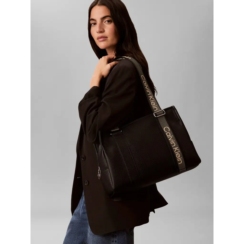 Calvin-Klein_naisten-musta-tote-laukku
