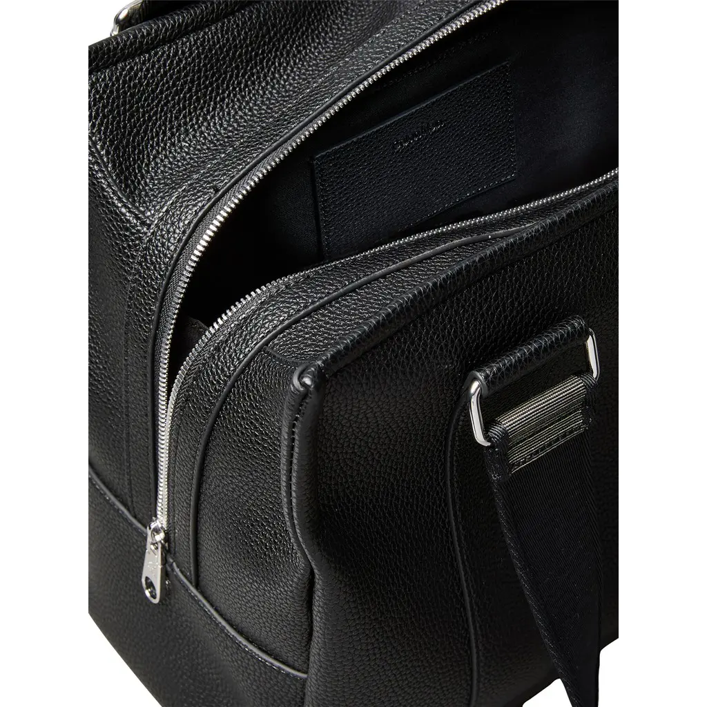 Calvin-Klein_naisten-musta-tote-laukku
