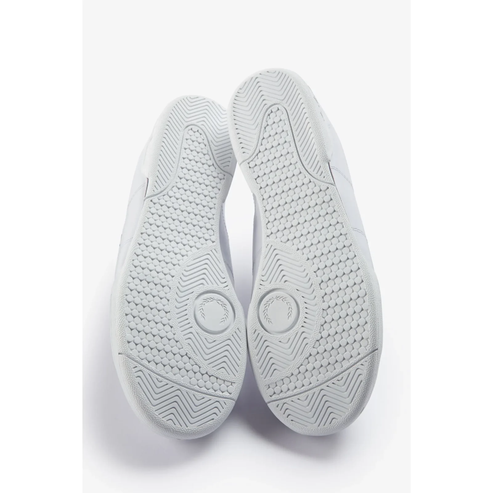 Fred-Perry-miesten-valkoiset-nauhalliset-tennarit