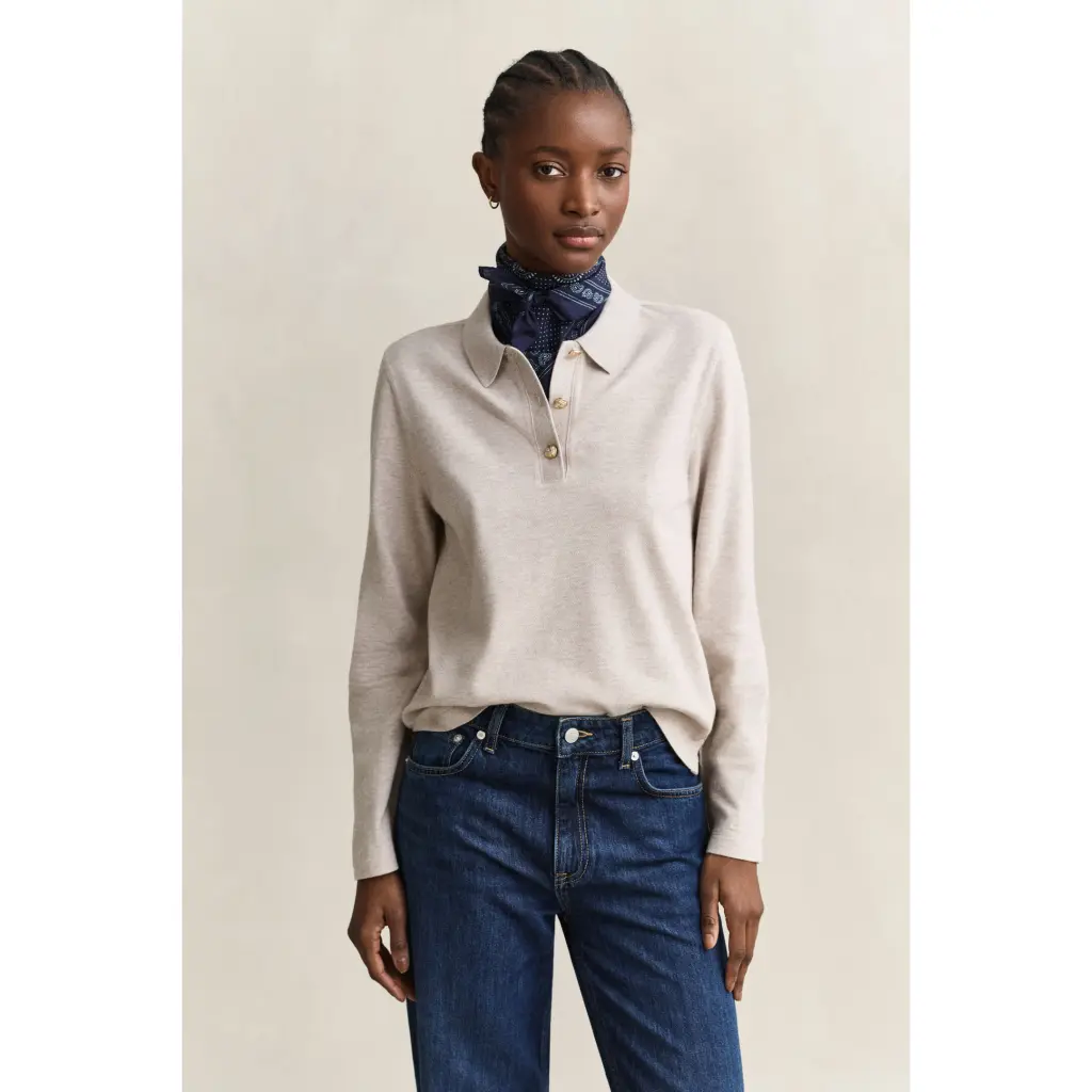 Gant_pitkahihainen-beige-trikoopusero-kultaisin-napein