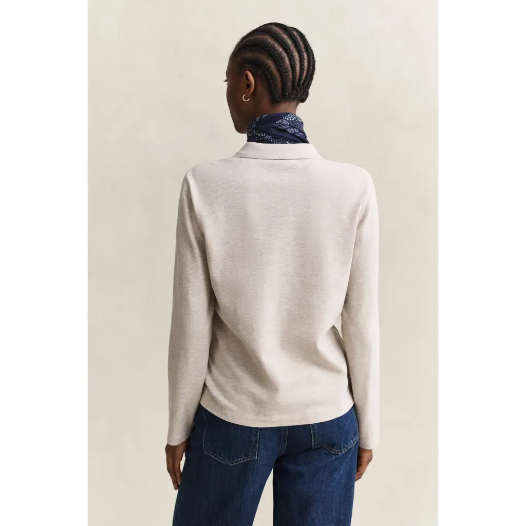 Gant_pitkahihainen-beige-trikoopusero-kultaisin-napein