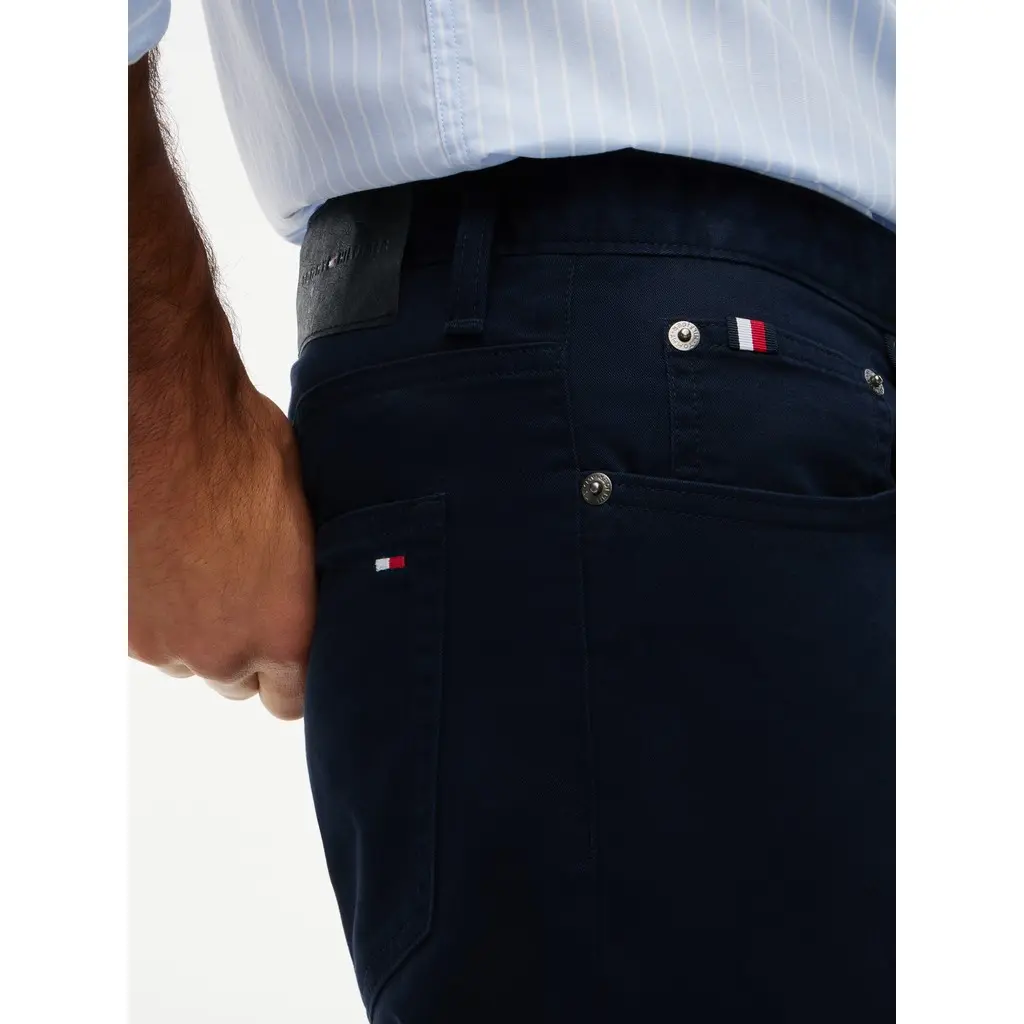 Tommy-Hilfiger_miesten-tummansiniset-chinot