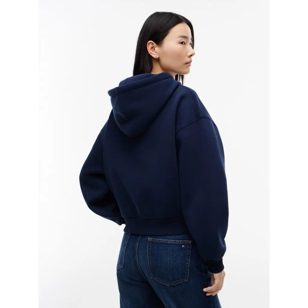 Tommy-Hilfiger_naisten-tummansininen-logohuppari