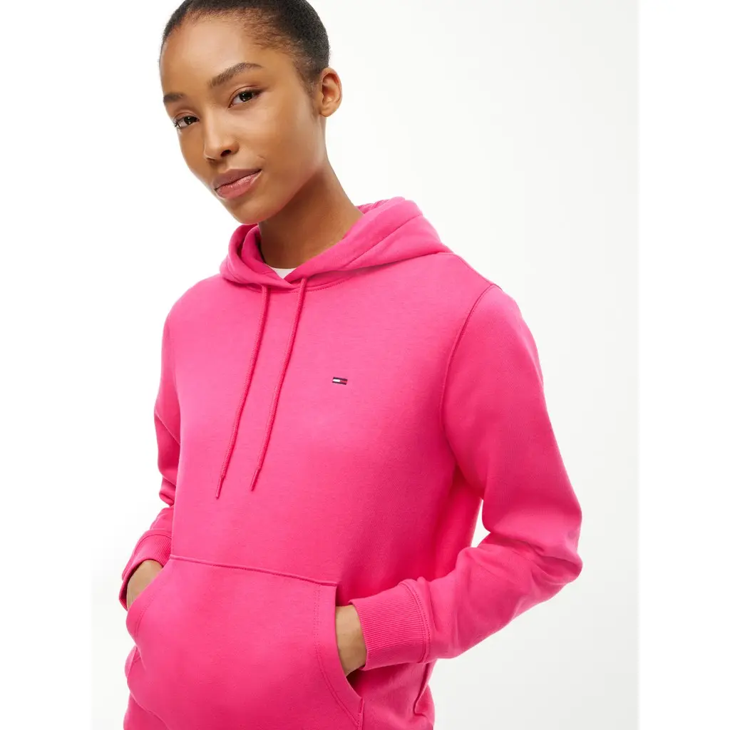 Tommy-Jeans-naisten-pinkki-paan-yli-vedettava-huppari-kengurutaskulla-ja-pienell-a-logolla_DW0DW19958T1K