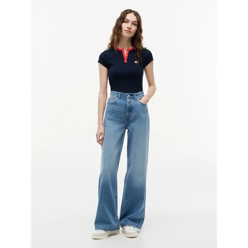 Tommy-Jeans_naisten-levealahkeiset-korkeavyotaroiset-farkut